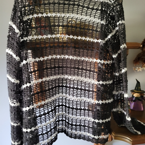 Volcum loose knitted cover with flare sleeve shirt - Picture 2 of 5